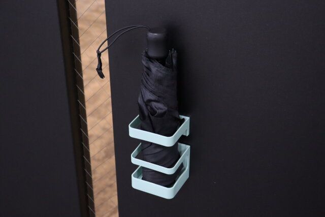 ダイソーの傘たて（マグネットタイプ、グリーン）7