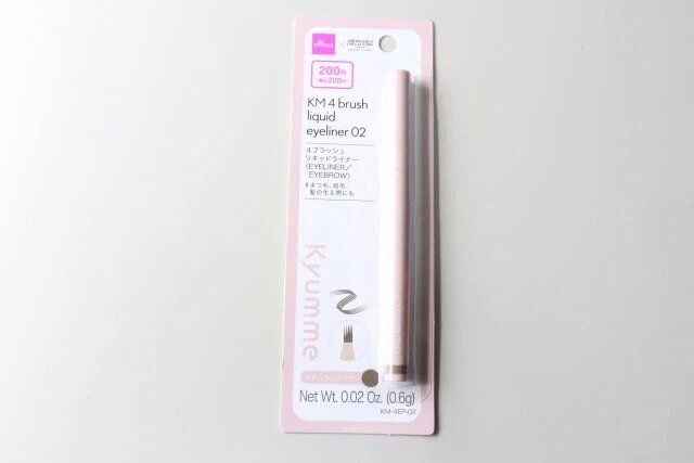 ダイソーのKM 4ブラッシュリキッドライナー1