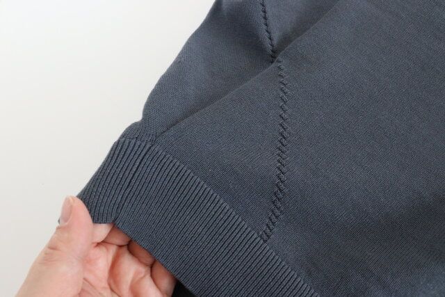 ユニクロユーのコクーンセーターノースリーブ3
