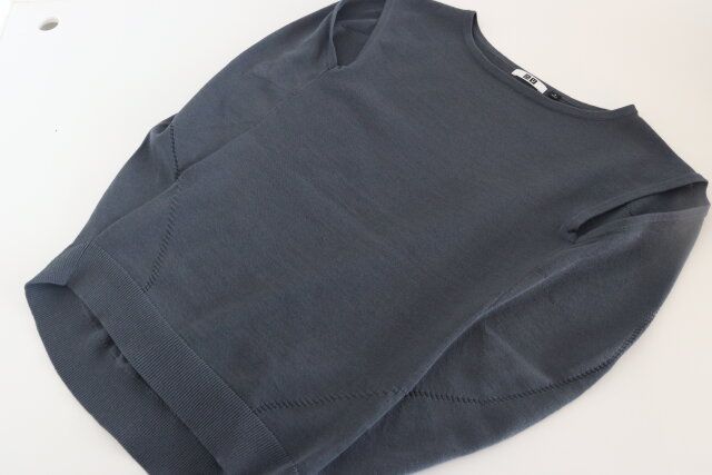 ユニクロユーのコクーンセーターノースリーブ1