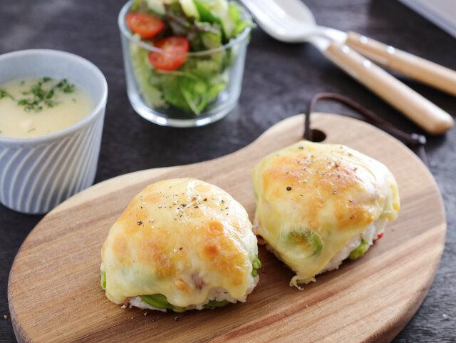 そら豆と生ハムのとろけるチーズおにぎり