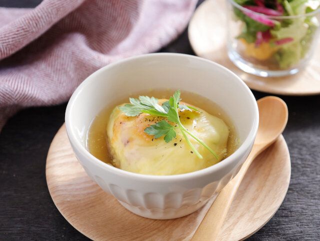 そら豆と生ハムのとろけるチーズおにぎりの洋風茶漬け