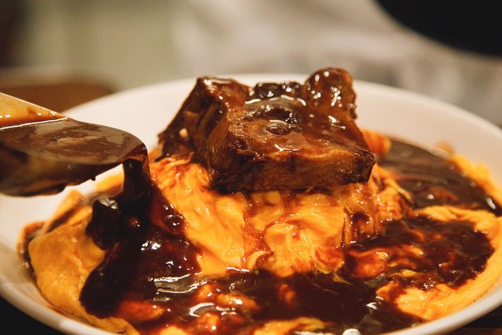 やわらか厚切り牛タンオムライス