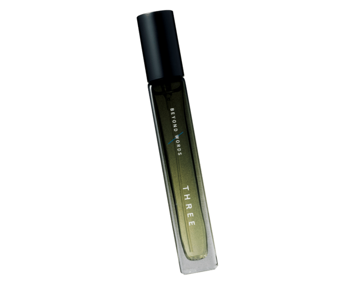 エッセンシャルセンツ X03 BEYOND WORDS 9mL ￥16,500（THREE・限定発売）