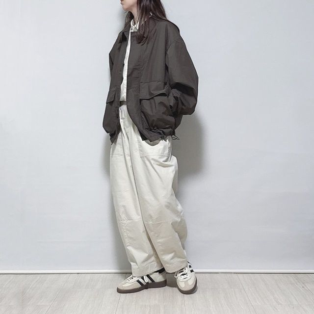 コットンショートブルゾン×UNIQLO：Cのナチュラルの「ワイドバルーンパンツ」