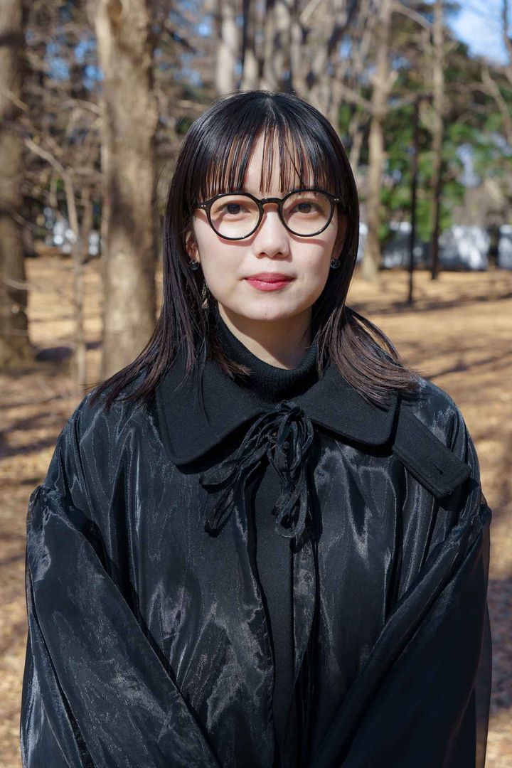 画像2: シルバーを取り入れた、重すぎないブラックコーデがポイント