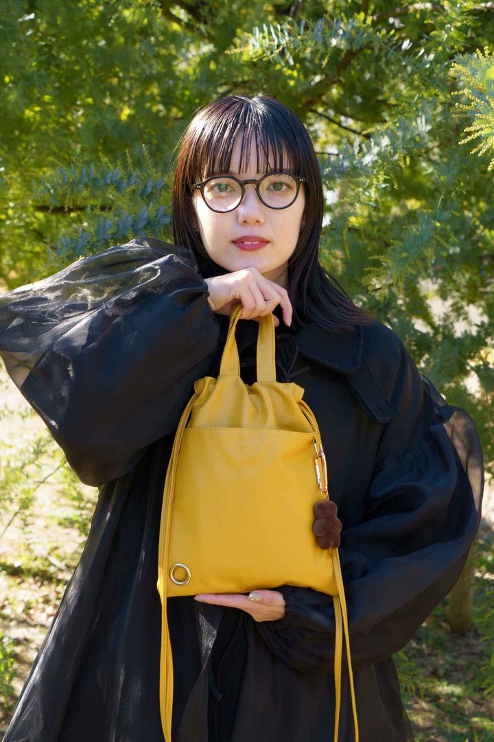 画像4: シルバーを取り入れた、重すぎないブラックコーデがポイント