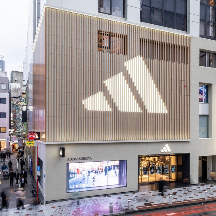 旗艦店「アディダスブランドセンター渋谷」がリニューアルオープン！大人気スニーカーの限定モデルが先行発売