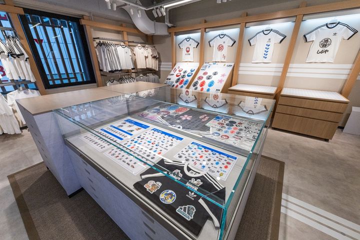 旗艦店「アディダスブランドセンター渋谷」がリニューアルオープン！大人気スニーカーの限定モデルが先行発売