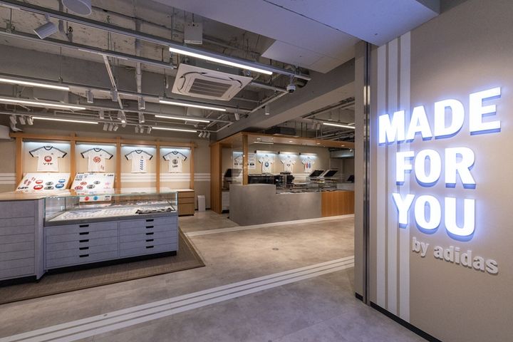 旗艦店「アディダスブランドセンター渋谷」がリニューアルオープン！大人気スニーカーの限定モデルが先行発売