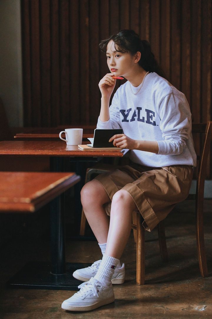 2025年春のスウェットコーデ8選。野暮ったく見せない大人の着こなしを集めました