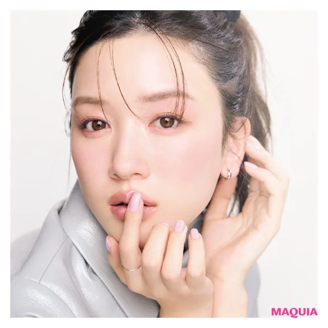 永野芽郁さんに聞いた、透明肌の秘密。「ものすごく疎い（笑）」というメイクを頑張れない理由も_2