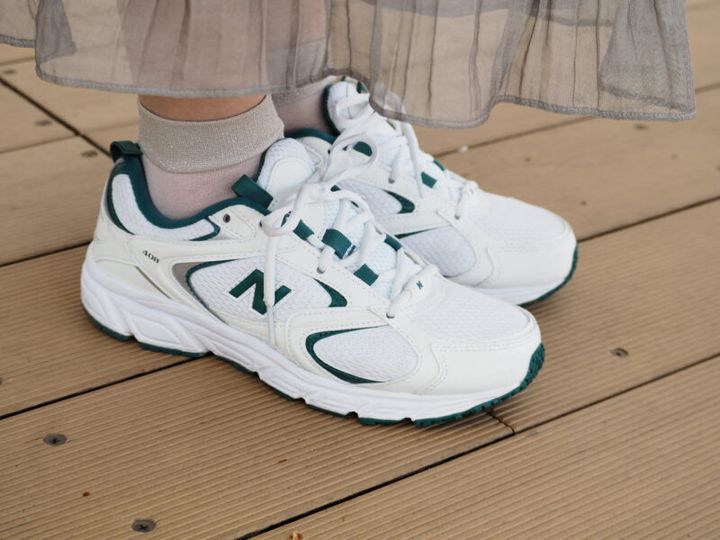 「ニューバランス」のスニーカー
