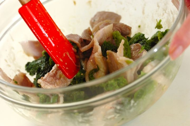 菜の花と豚肉のからし和えの作り方1