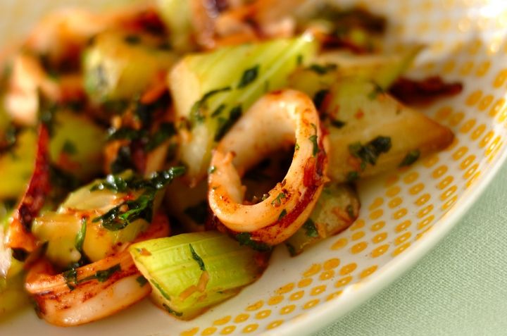 イカとセロリのバター炒め