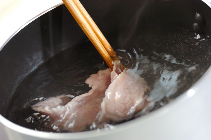 菜の花と豚肉のからし和えの下準備1