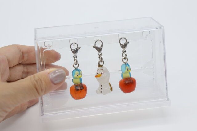 ダイソーのクリアなミニチャームディスプレイケース