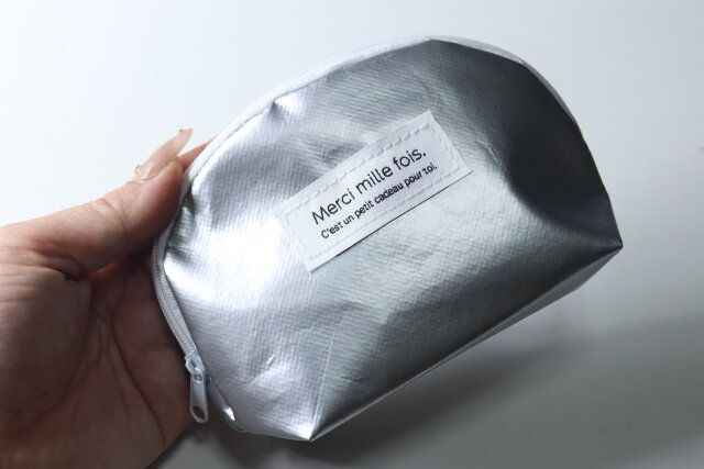 シルバーシェル型ポーチ 織ネーム付