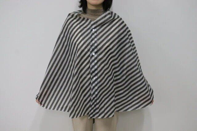 ダイソーのレインケープのアローストライプ