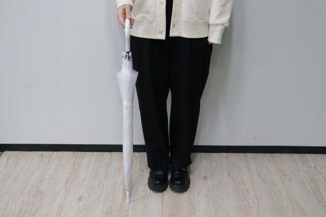 ダイソーの肩が濡れにくい傘のサイズ感