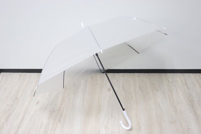 ダイソーの肩が濡れにくい傘を開いた状態