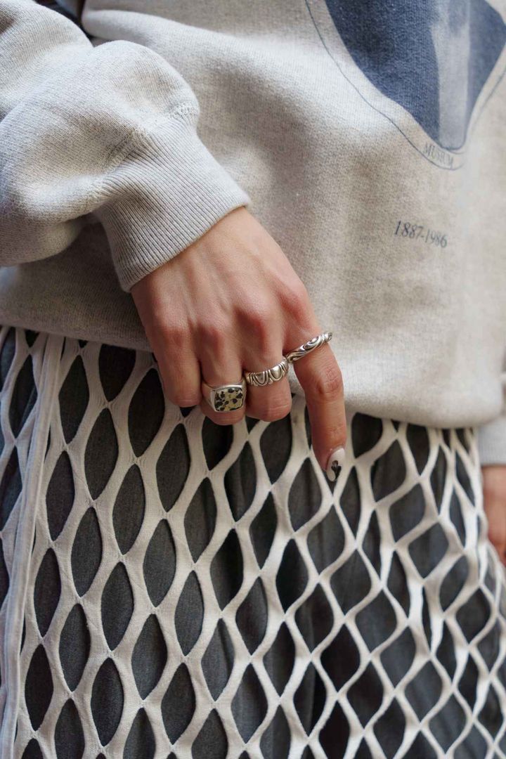 画像4: カジュアルになりすぎない！シューズと上品なアクセサリーがポイント