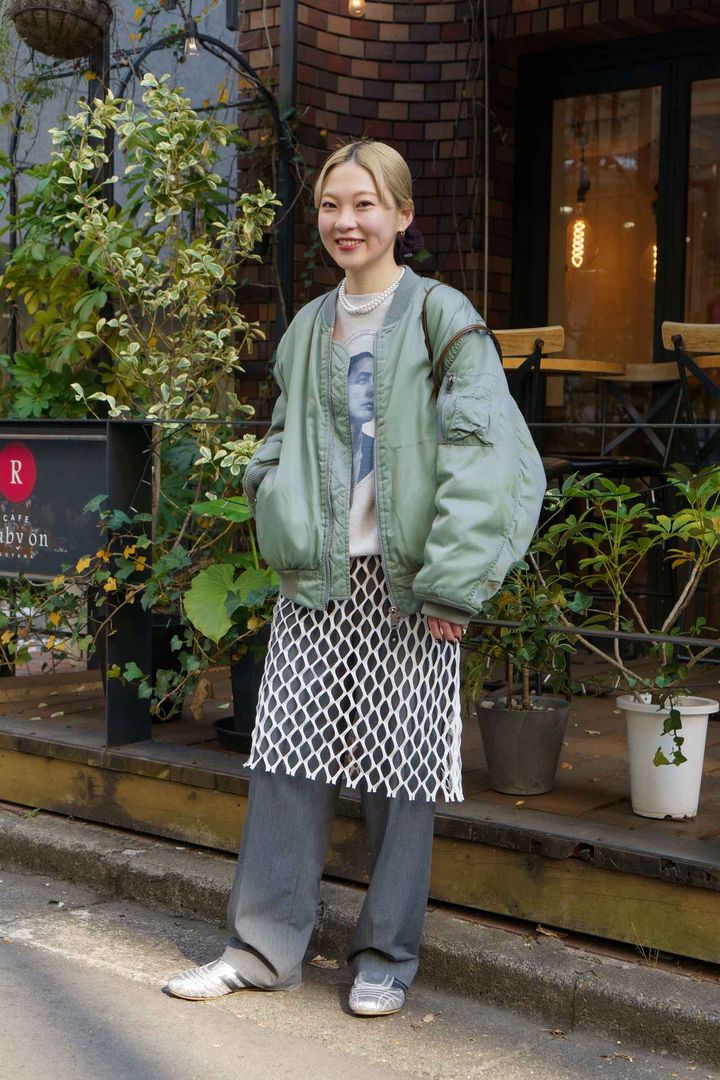 画像1: カジュアルになりすぎない！シューズと上品なアクセサリーがポイント