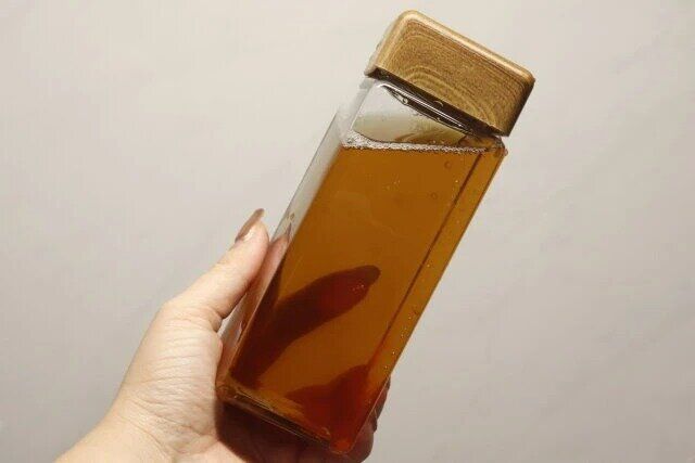 ダイソー ドリンクボトル（スクエア、蓋木目調、540mL）