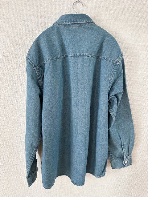 GU ウォッシュドシャツ（デニム） 後ろ側