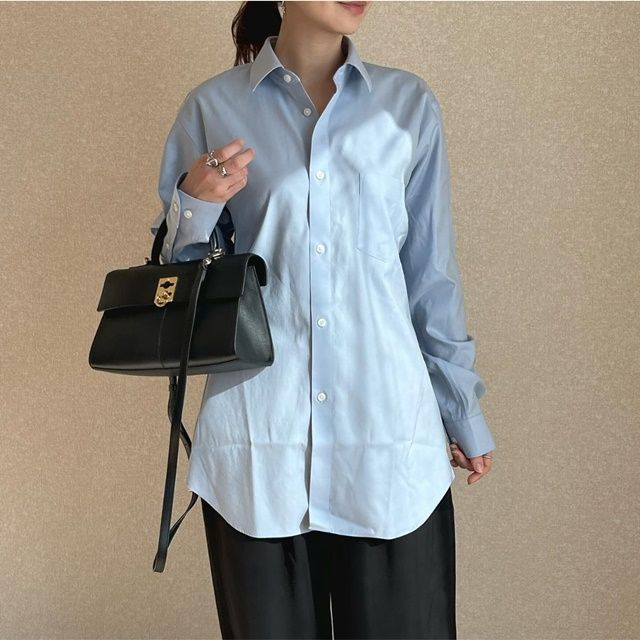 無印良品「紳士 ノンアイロンレギュラーカラー長袖シャツ」