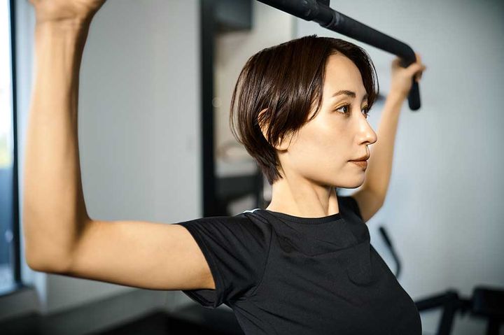 運動をする女性