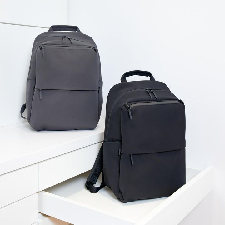 画像: “低価格で高品質のビジネスリュック”として、発売以来大ヒット中のファンクショナルバックパック各￥4990／ユニクロ www.uniqlo.com