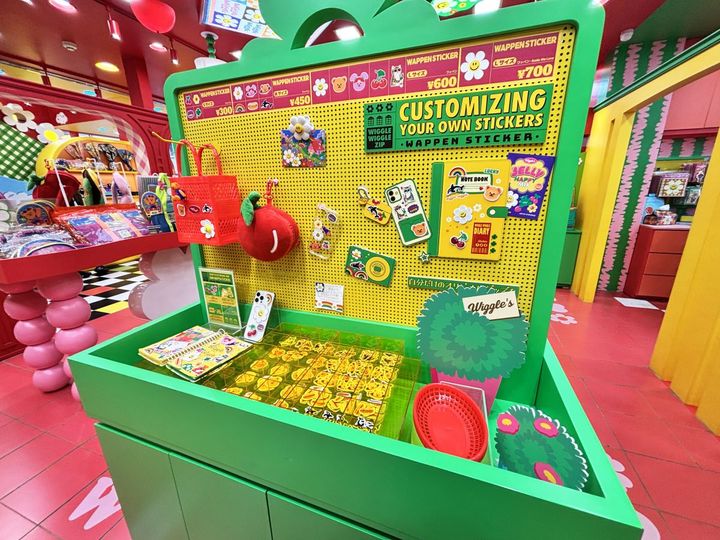 「WAPPEN STICKER」Sサイズ300円、Mサイズ450円、Lサイズ600〜700円