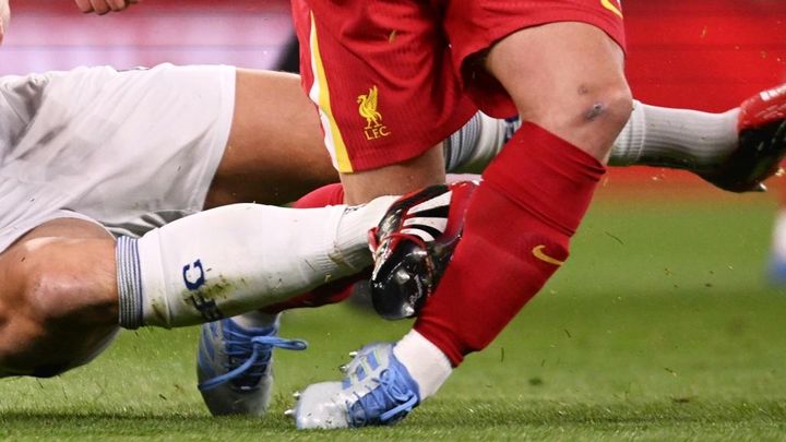 日本代表選手の同僚への危険タックルで殺害予告…妻は憤怒「一部ファンの振る舞いは恥ずべき」