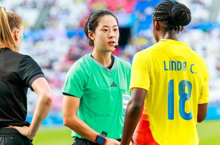 黒衣の王女！？韓国女性審判、「美しい姿で多くのファンから賞賛」と話題