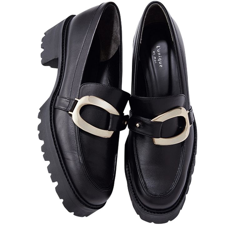 リュニック エ モアの厚底黒ローファー