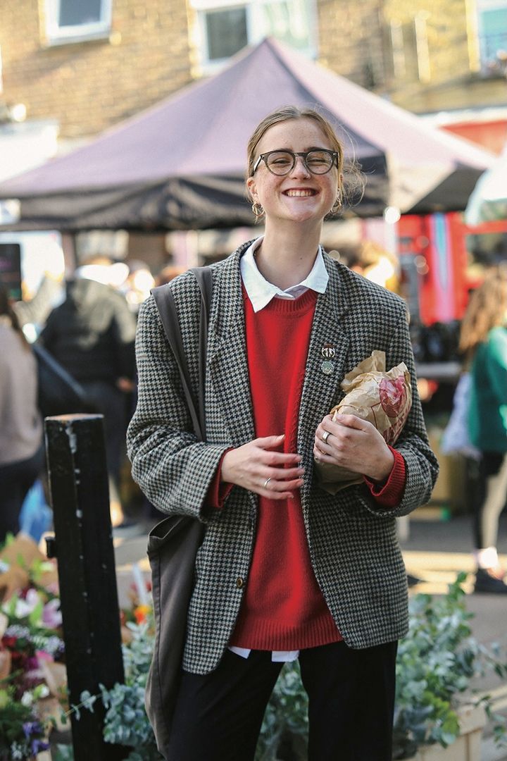 お気に入りのカラーを差し色にして、コーディネートをパッと明るく！【ロンドンガールの一週間コーデ】