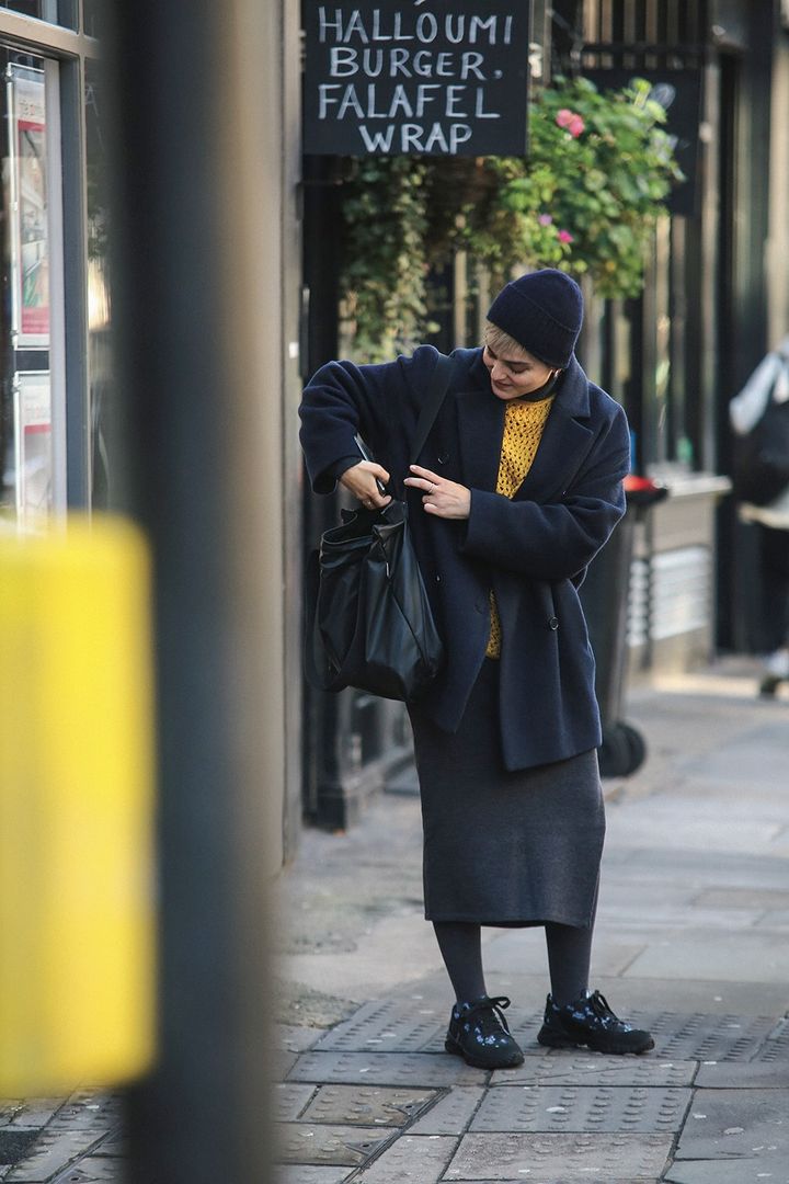 お気に入りのカラーを差し色にして、コーディネートをパッと明るく！【ロンドンガールの一週間コーデ】