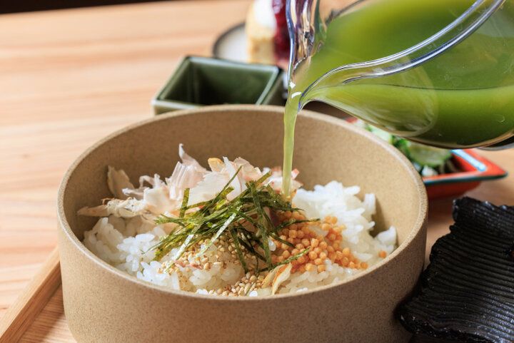 京都・烏丸の「Haccomachi」で、自家製甘酒と抹茶をブレンドした発酵だし茶漬けを♪