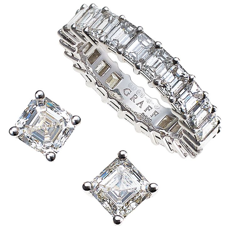 グラフのフルエタニティのリングとエメラルドカットの一粒ピアス