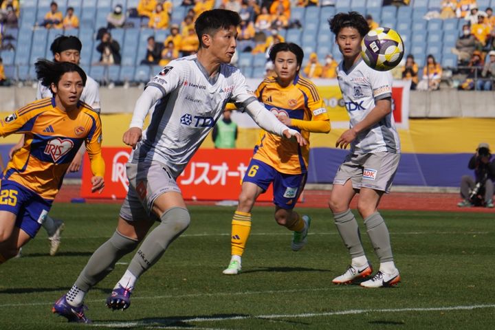 目指す先はリーグ戦40ゴール！？J2得点ランキング首位のブラウブリッツ秋田FW小松蓮が泣きそうになった半年間