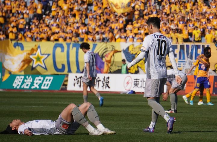 目指す先はリーグ戦40ゴール！？J2得点ランキング首位のブラウブリッツ秋田FW小松蓮が泣きそうになった半年間