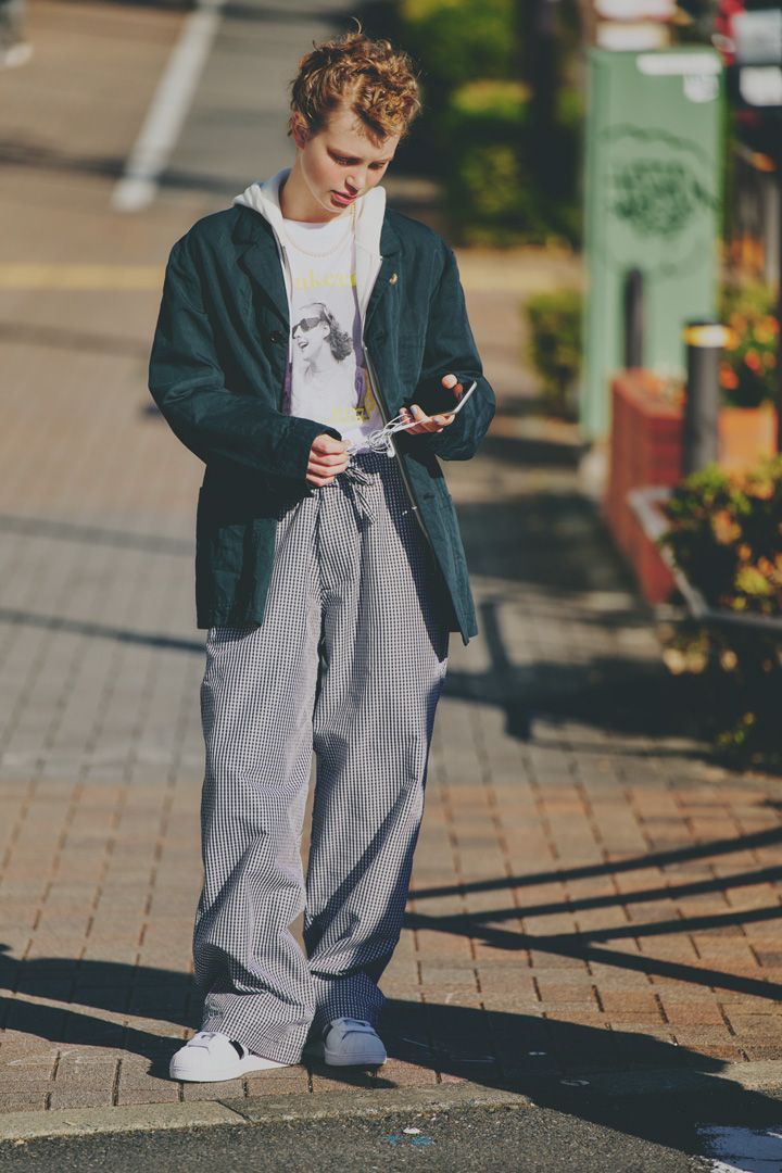 垢抜け効果がすごい！モノトーン＋アクセントカラーのコーデ4選