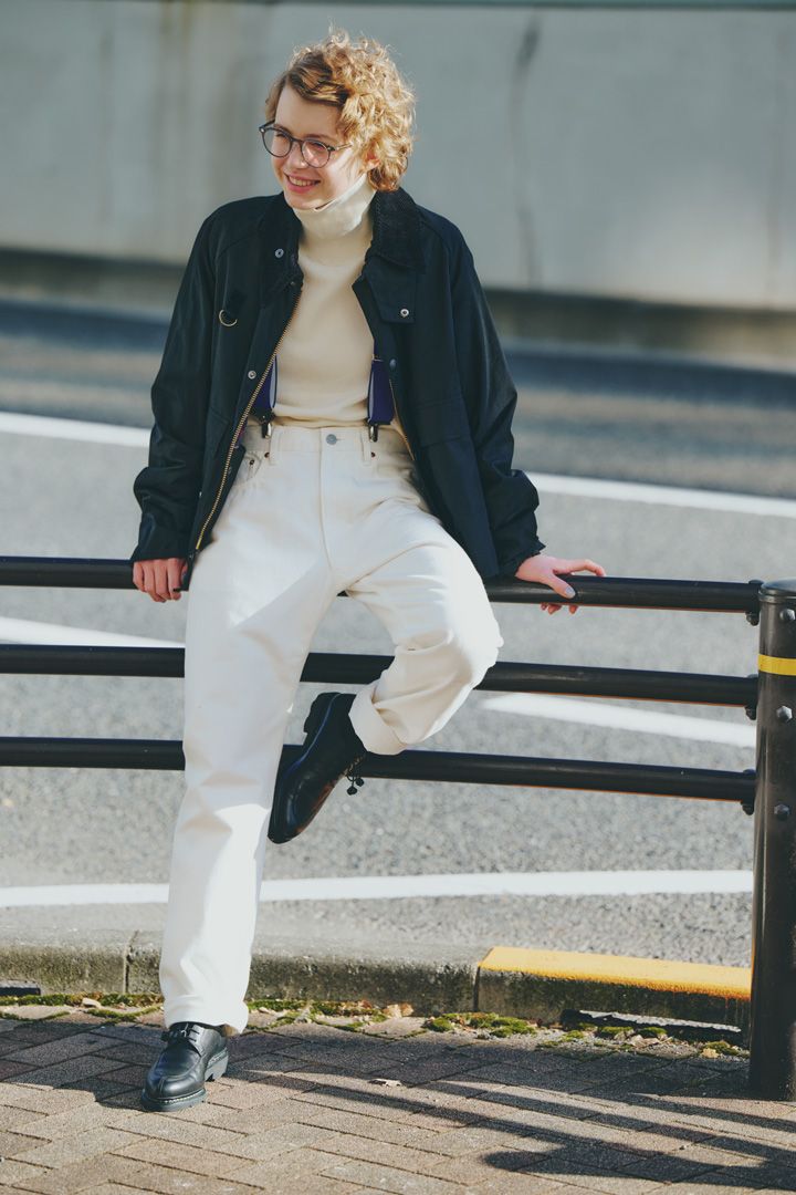 垢抜け効果がすごい！モノトーン＋アクセントカラーのコーデ4選