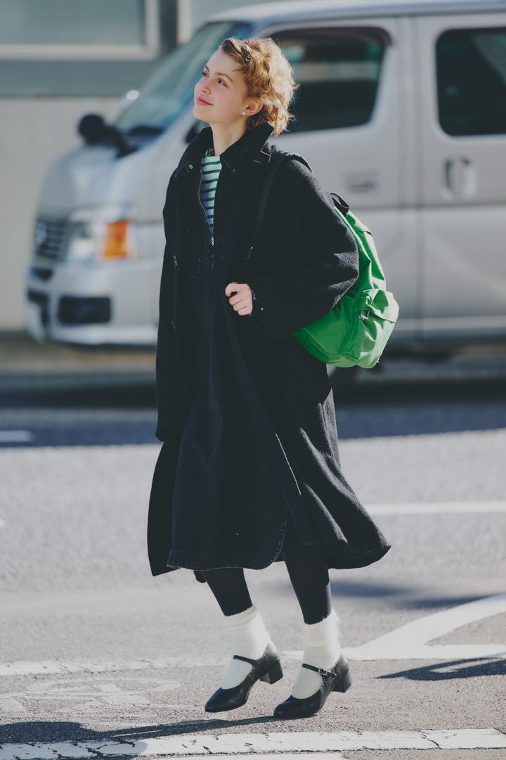 垢抜け効果がすごい！モノトーン＋アクセントカラーのコーデ4選