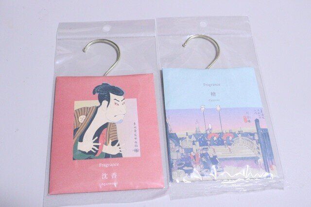 ダイソーフレグランスサシェ沈香檜