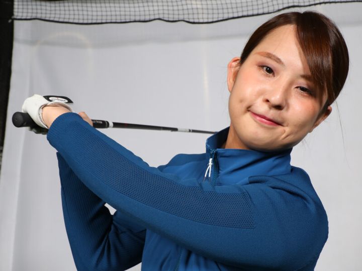 左腕を伸ばしてスイングしてない？しなりを活かしたスイングになる方法をレッスン