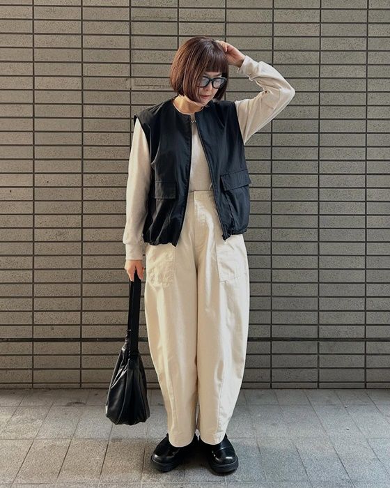 フルジップベスト×UNIQLO：Cのナチュラルの「ワイドバルーンパンツ」