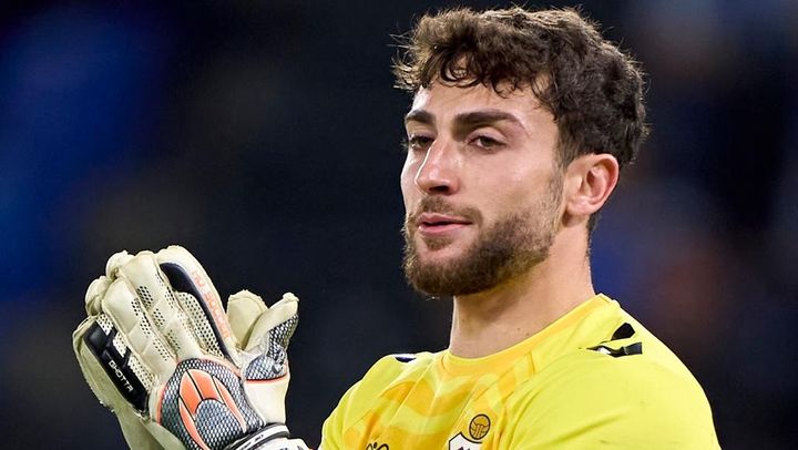 日本代表の古巣チーム、24歳GKがとんでもないゴール！身長183㎝と小柄ながら実は元FWだった