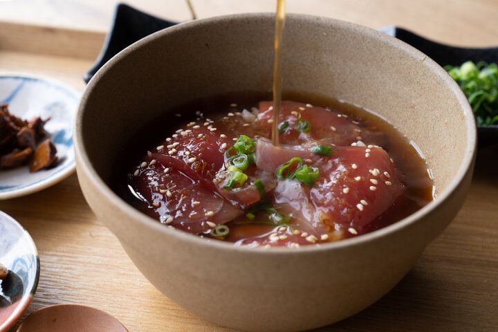 削りたての香りに包まれて。焼津「やなぎやカフェ」で出会う、かつお節とだしのごちそう時間